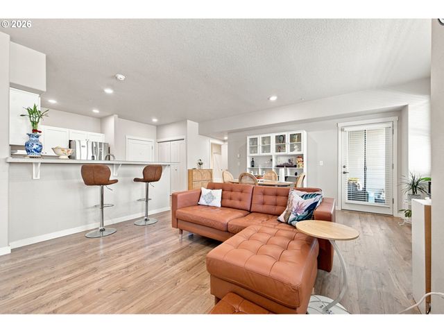17149 Sw SNOWDALE St, Beaverton, OR 97007