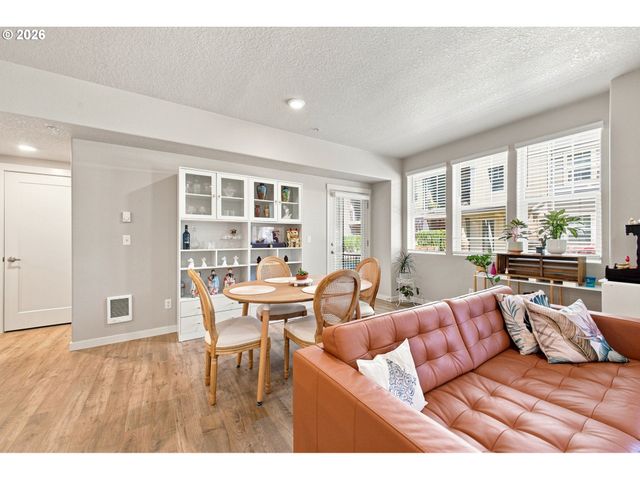 17149 Sw SNOWDALE St, Beaverton, OR 97007