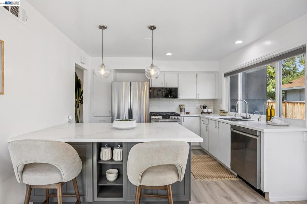 Image 21 of property listing at 37825 Goldenrod Dr, Newark, CA 94560