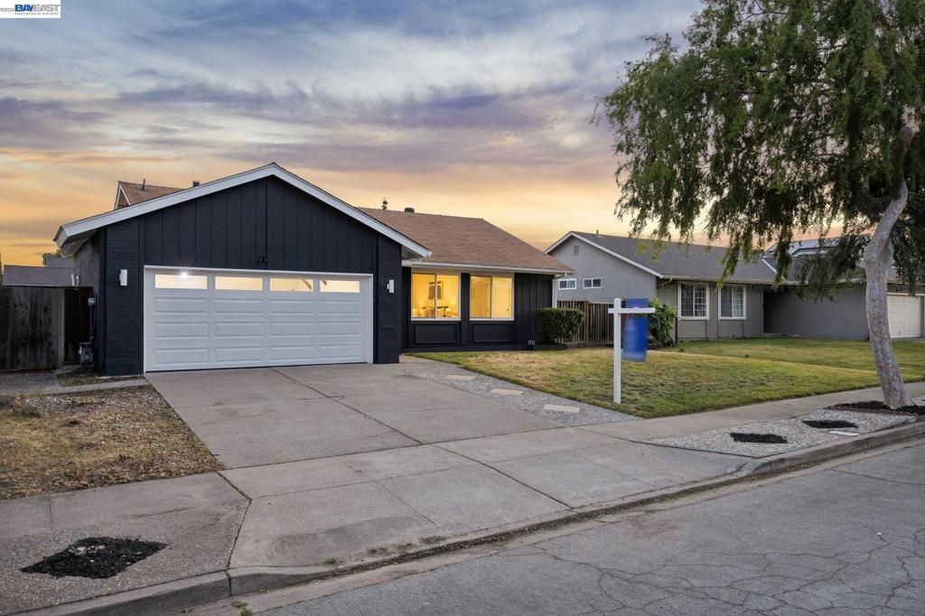 Image 3 of property listing at 37825 Goldenrod Dr, Newark, CA 94560