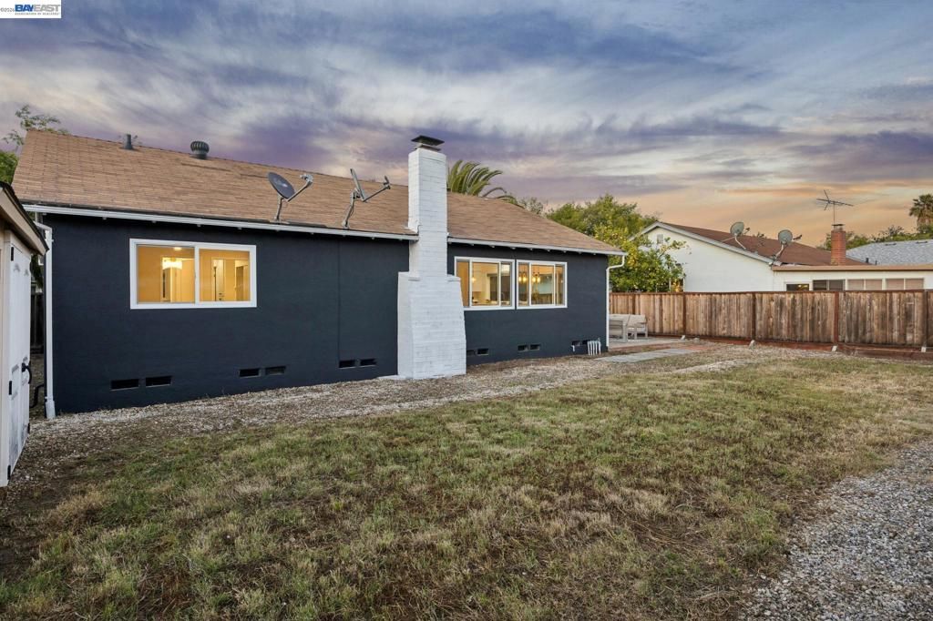 Image 43 of property listing at 37825 Goldenrod Dr, Newark, CA 94560