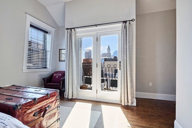 290 North St 4, Boston, MA 02113