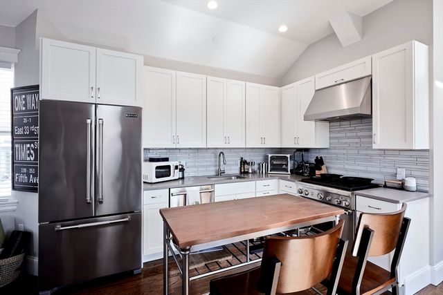 290 North St 4, Boston, MA 02113