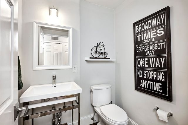 290 North St 4, Boston, MA 02113