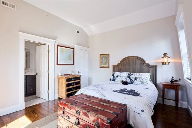 290 North St 4, Boston, MA 02113