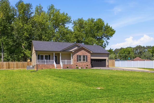 208 Avalon Dr, Paris, TN 38242