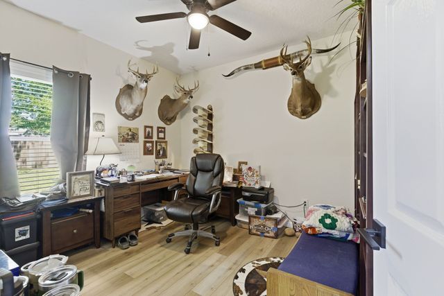 208 Avalon Dr, Paris, TN 38242