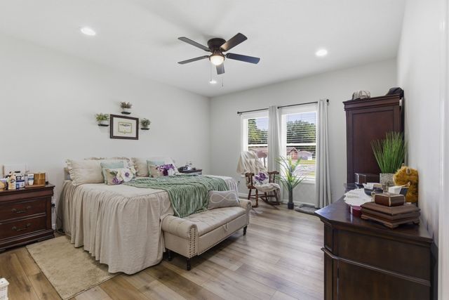 208 Avalon Dr, Paris, TN 38242