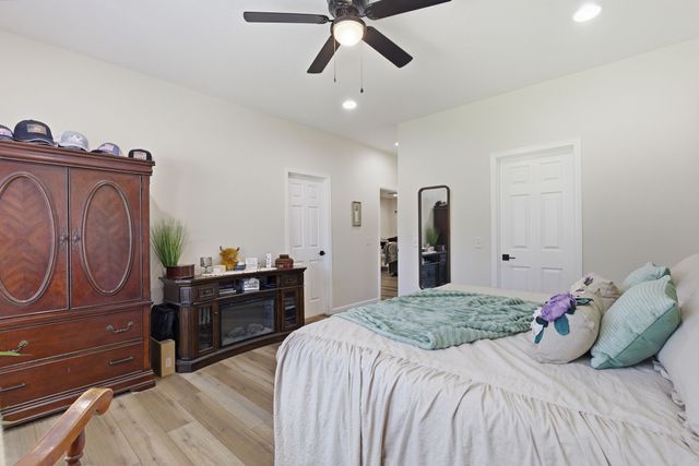 208 Avalon Dr, Paris, TN 38242