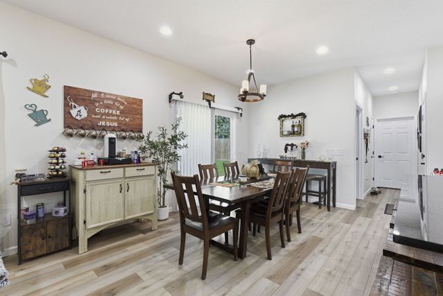 208 Avalon Dr, Paris, TN 38242