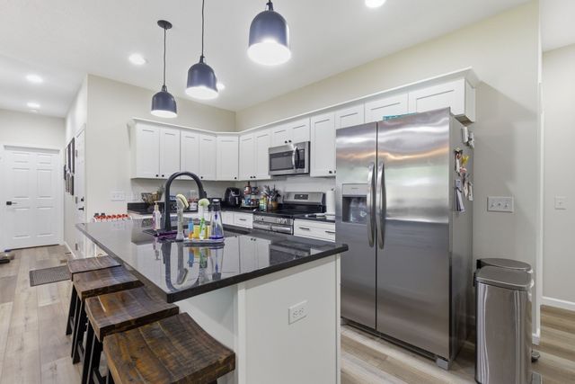208 Avalon Dr, Paris, TN 38242