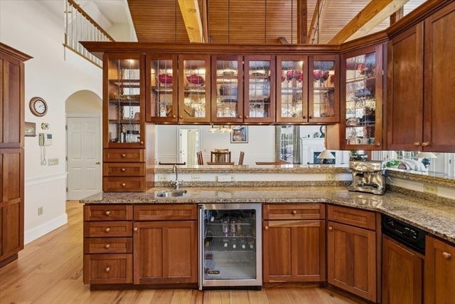 61 Airpark Dr, Falmouth, MA 02536