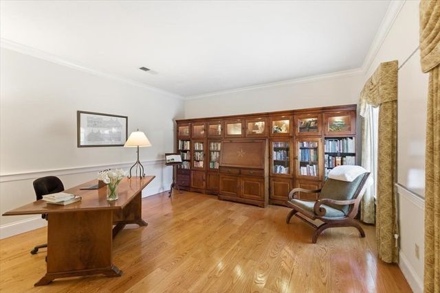 61 Airpark Dr, Falmouth, MA 02536
