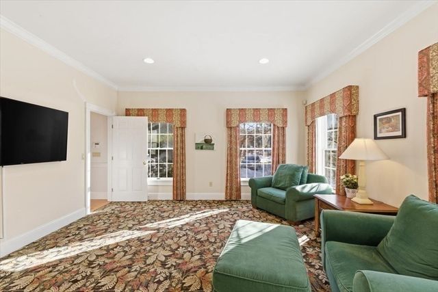 61 Airpark Dr, Falmouth, MA 02536