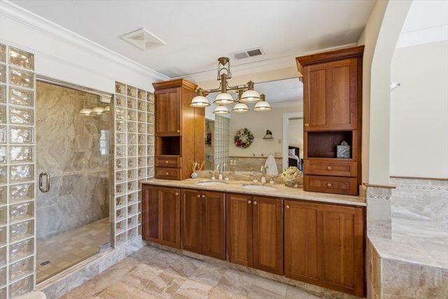 61 Airpark Dr, Falmouth, MA 02536