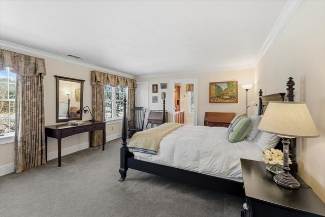61 Airpark Dr, Falmouth, MA 02536