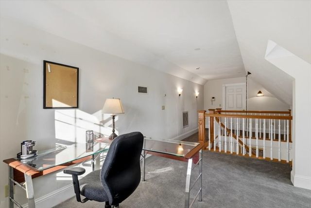 61 Airpark Dr, Falmouth, MA 02536
