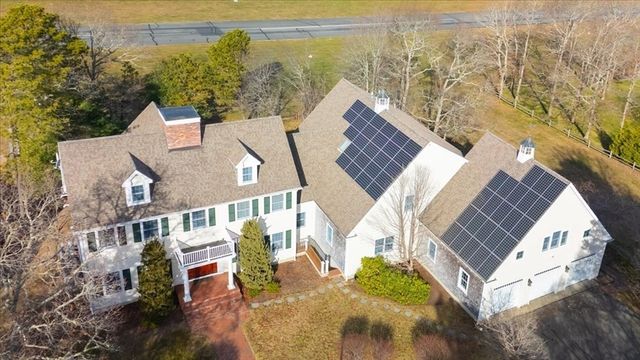 61 Airpark Dr, Falmouth, MA 02536