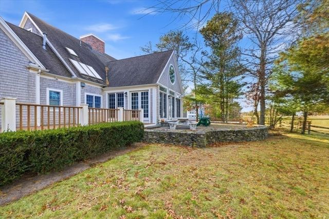 61 Airpark Dr, Falmouth, MA 02536