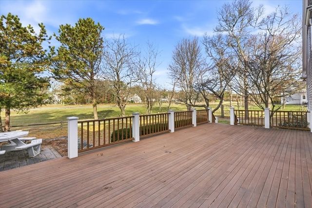 61 Airpark Dr, Falmouth, MA 02536