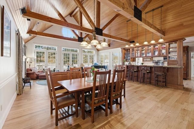 61 Airpark Dr, Falmouth, MA 02536