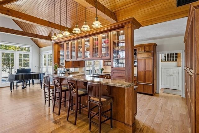 61 Airpark Dr, Falmouth, MA 02536