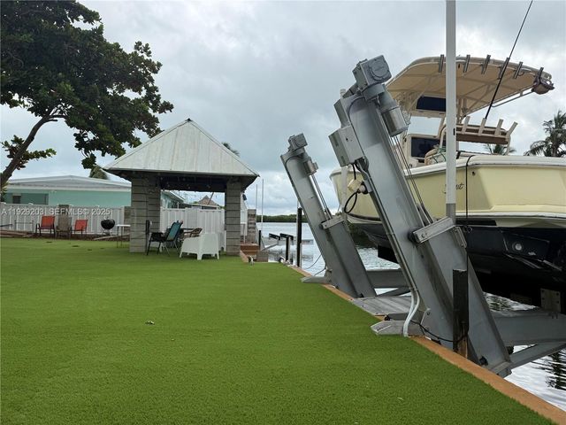 1126 Grand St, Key Largo, FL 33037