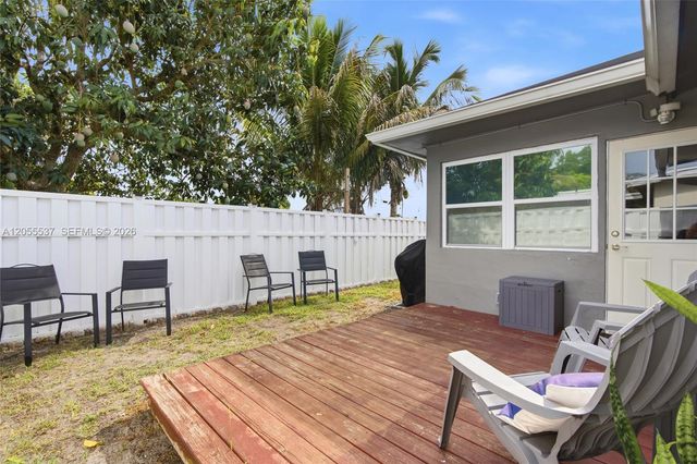 6871 NW 28th St, Sunrise, FL 33313