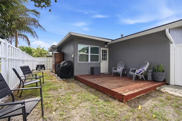 6871 NW 28th St, Sunrise, FL 33313