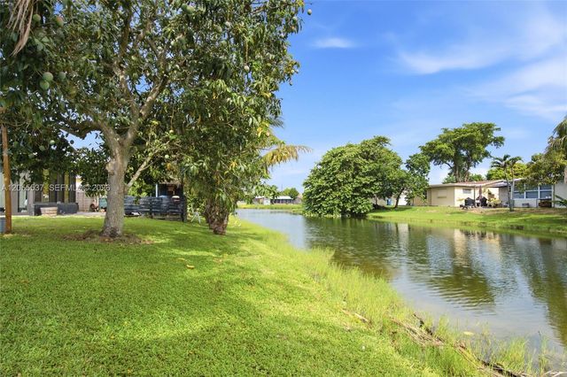 6871 NW 28th St, Sunrise, FL 33313