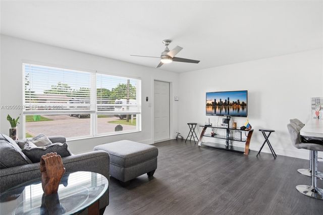 6871 NW 28th St, Sunrise, FL 33313