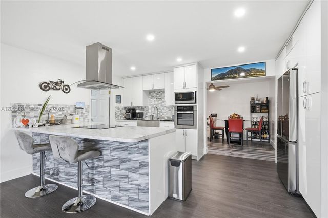 6871 NW 28th St, Sunrise, FL 33313