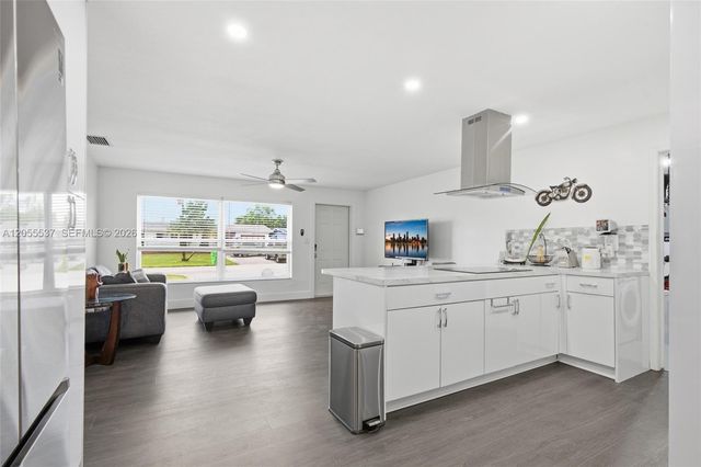 6871 NW 28th St, Sunrise, FL 33313