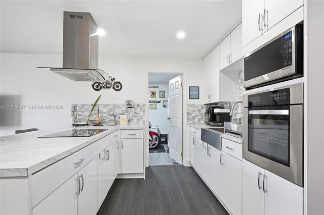 6871 NW 28th St, Sunrise, FL 33313