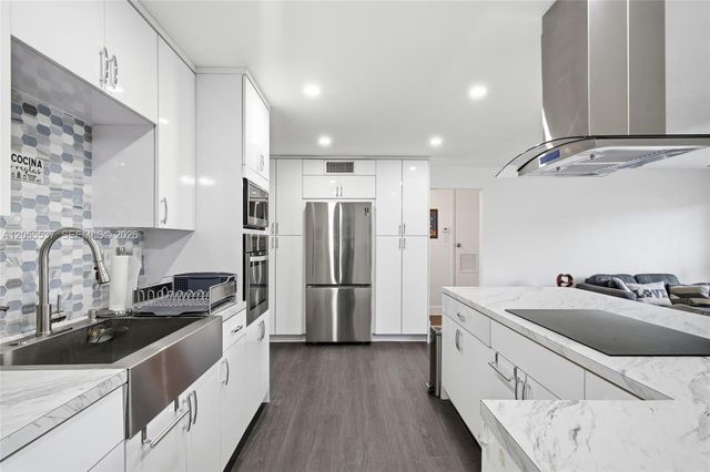6871 NW 28th St, Sunrise, FL 33313