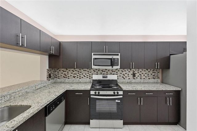 1231 Commonwealth CIR Q104, Naples, FL 34116