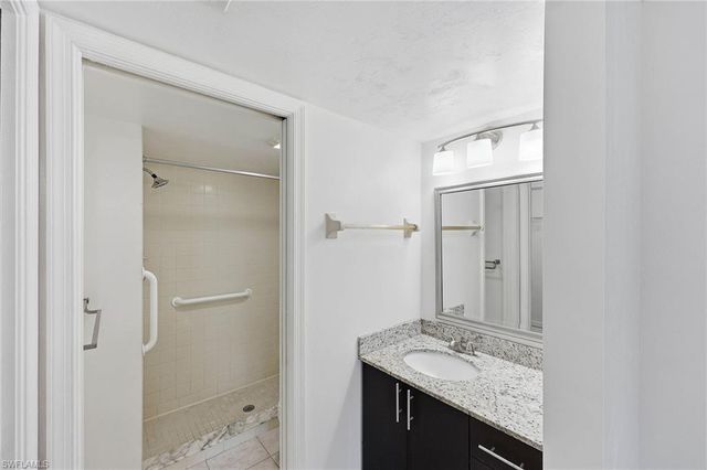 1231 Commonwealth CIR Q104, Naples, FL 34116