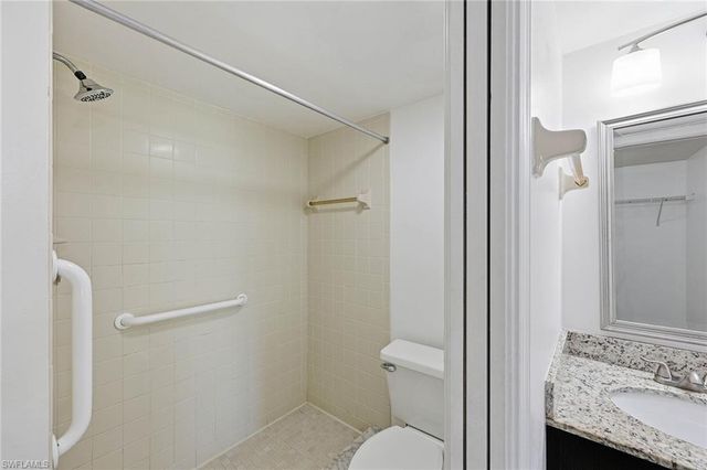 1231 Commonwealth CIR Q104, Naples, FL 34116