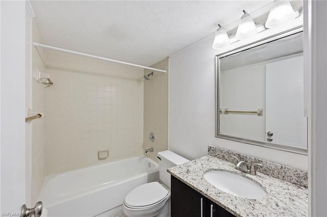 1231 Commonwealth CIR Q104, Naples, FL 34116