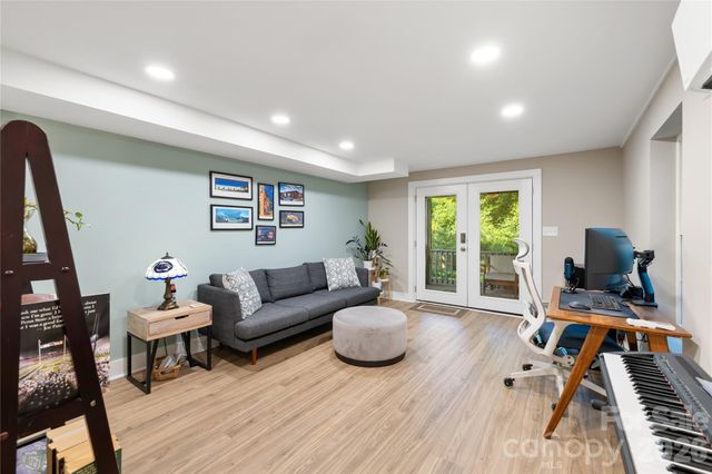 1801 Tippah Avenue, Charlotte, NC 28205