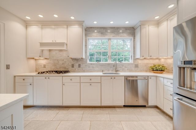 1 Highview Ter, Madison Boro, NJ 07940