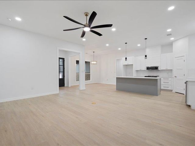 35 Whistling Wind LN, Wimberley, TX 78676
