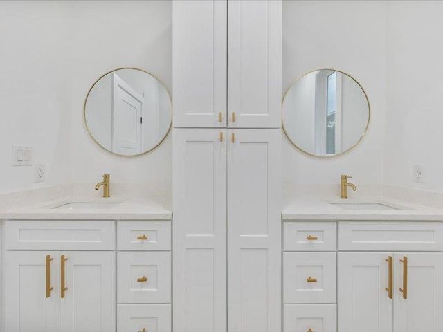 35 Whistling Wind LN, Wimberley, TX 78676