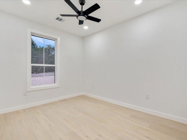 35 Whistling Wind LN, Wimberley, TX 78676