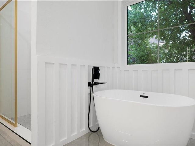 35 Whistling Wind LN, Wimberley, TX 78676
