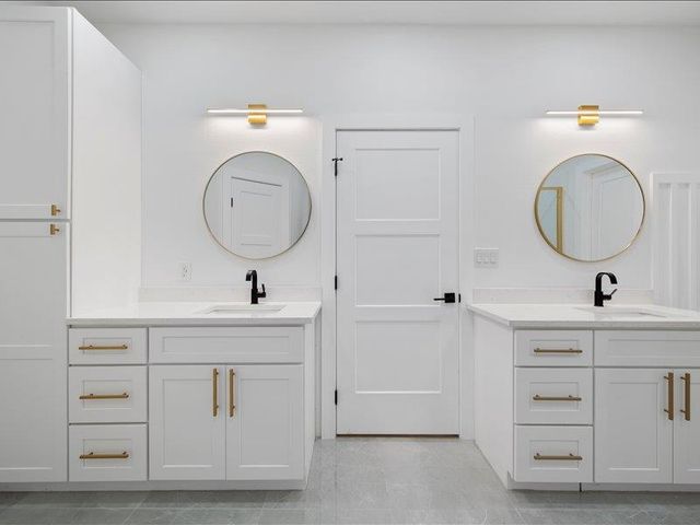 35 Whistling Wind LN, Wimberley, TX 78676