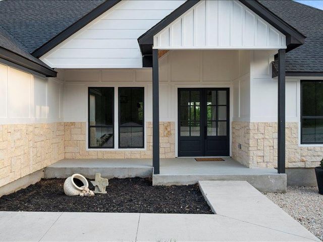 35 Whistling Wind LN, Wimberley, TX 78676