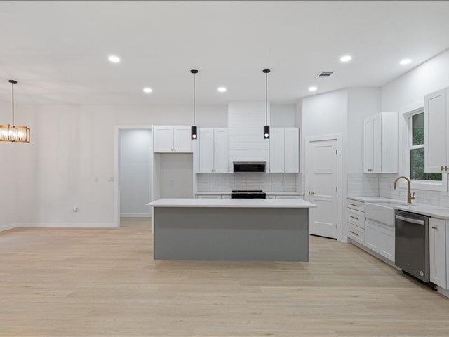 35 Whistling Wind LN, Wimberley, TX 78676