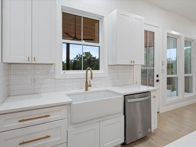 35 Whistling Wind LN, Wimberley, TX 78676
