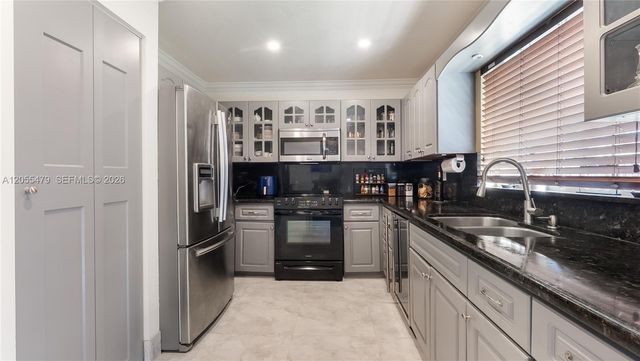 7733 NW 192 St, Hialeah, FL 33015